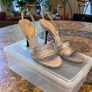 Nina Silver Glitter and Crystal Evening Shoes Size 7.5